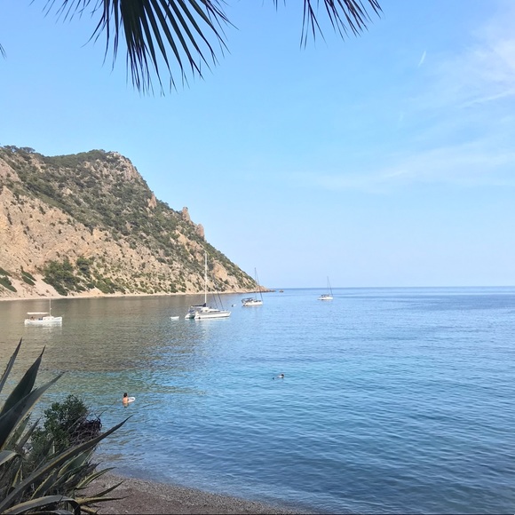 Meet your Posher, Perfect Kini - Picture 12 of 16